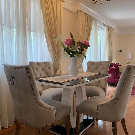 Lovely 3 Bedroom Apartment ลอนดอน ภายนอก รูปภาพ