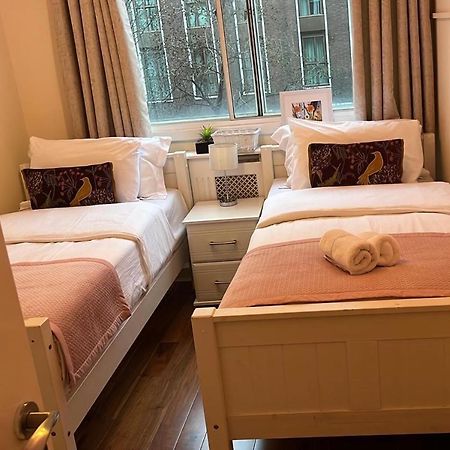 Lovely 3 Bedroom Apartment ลอนดอน ภายนอก รูปภาพ