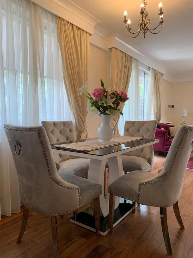 Lovely 3 Bedroom Apartment ลอนดอน ภายนอก รูปภาพ