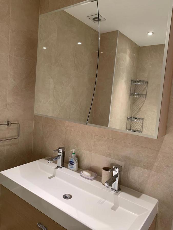 Lovely 3 Bedroom Apartment ลอนดอน ภายนอก รูปภาพ