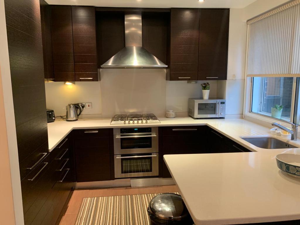 Lovely 3 Bedroom Apartment ลอนดอน ภายนอก รูปภาพ