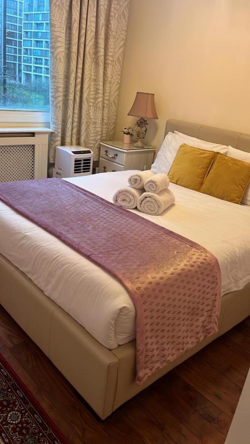 Lovely 3 Bedroom Apartment ลอนดอน ภายนอก รูปภาพ